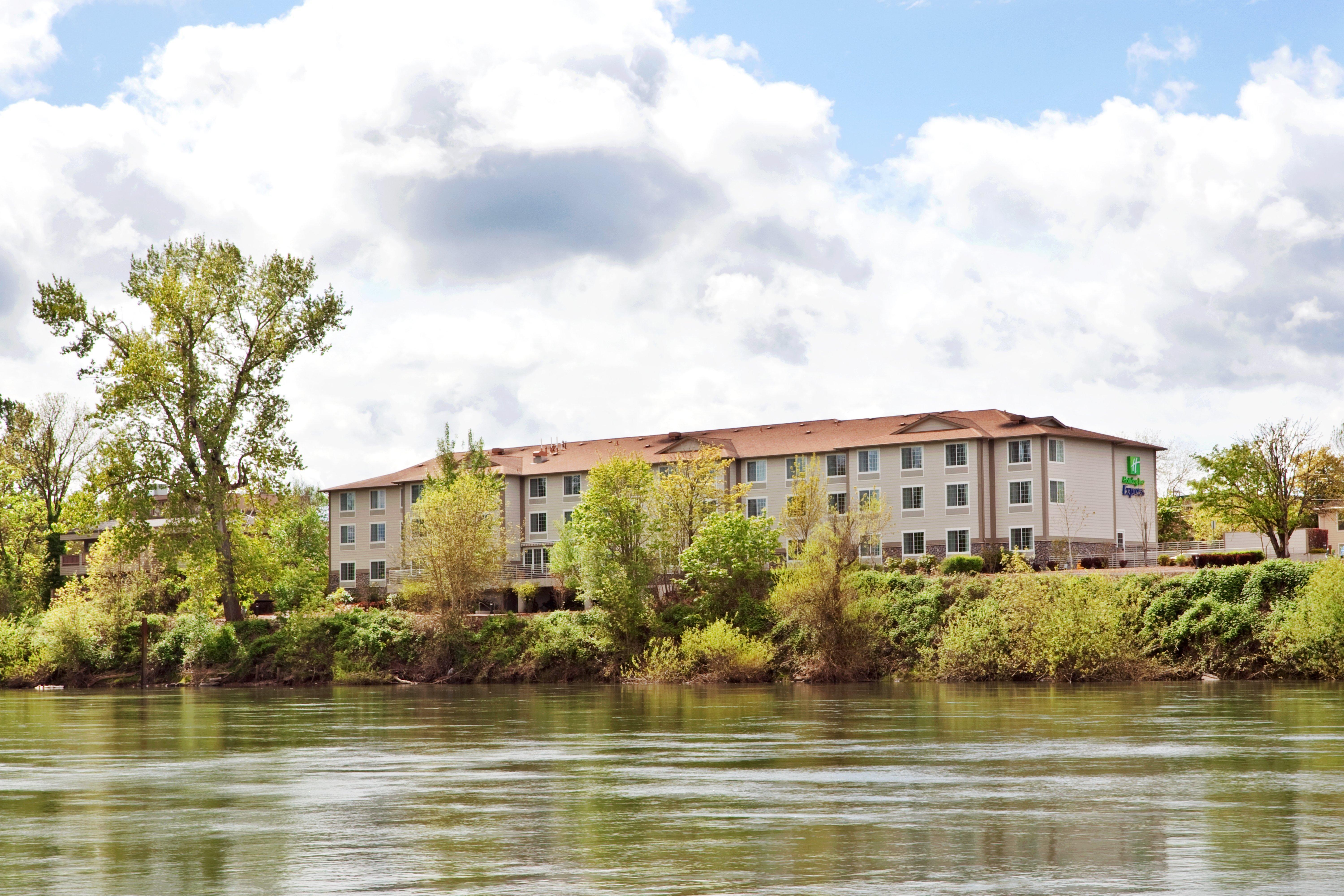 Holiday Inn Express Corvallis-On The River, An Ihg Hotel Exterior foto