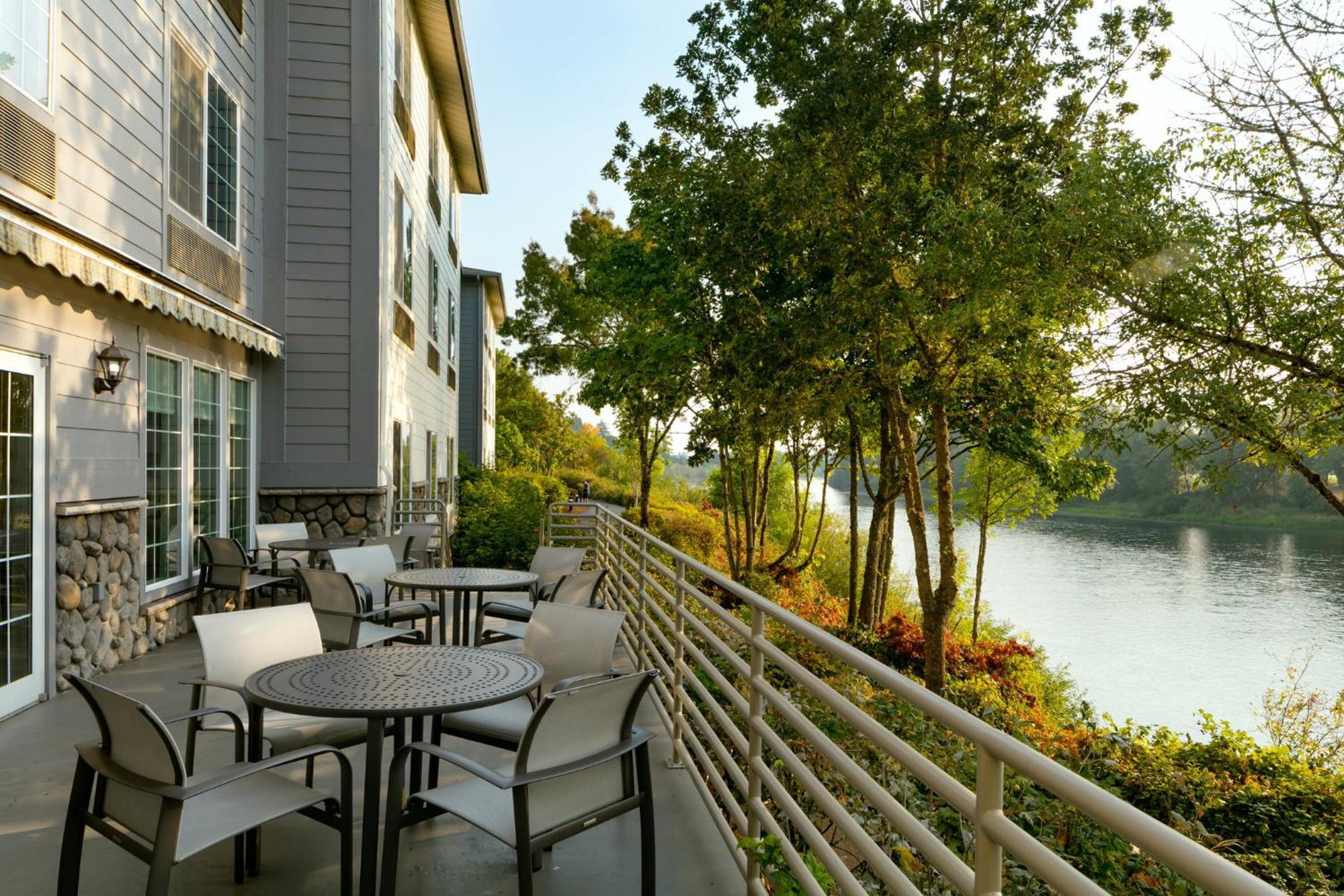 Holiday Inn Express Corvallis-On The River, An Ihg Hotel Exterior foto